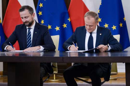 Полските либерални опозиционни партии подписаха коалиционно споразумение което според тях
