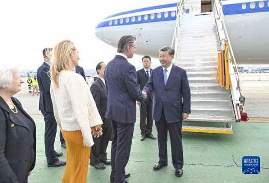 Китайският президент Си Цзинпин пристигна в Сан Франциско за да