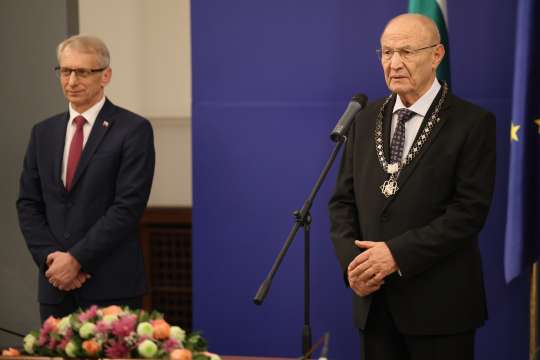 Премиерът акад Николай Денков връчи годишната държавна награда Св Паисий