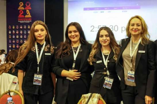 Поздравления за момичета от Националния отбор на България по шахмат