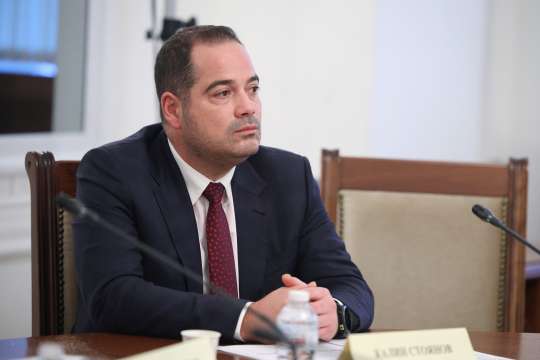 Днес в 14 00 ч министърът на вътрешните работи Калин Стоянов