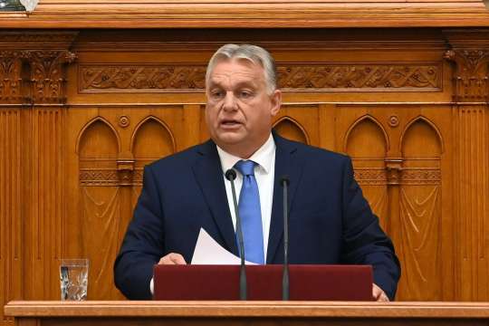 Управляващата партия Фидес на унгарския премиер Виктор Орбан внесе вчера