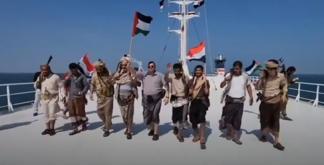 Йеменските бунтовници хути отвлекли кораба Галакси лийдър с двама българи