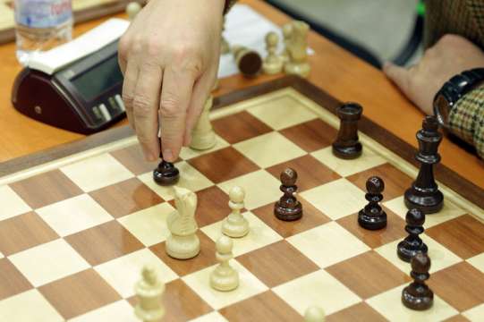 В името на шахматното единство и на възможността за получаване