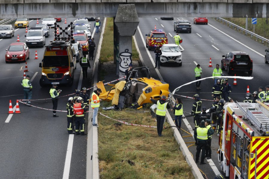 Хеликоптер падна и се разби на магистрала в Мадрид а