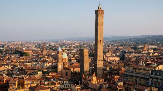 Една от двете кули символ на Болоня е застрашена от