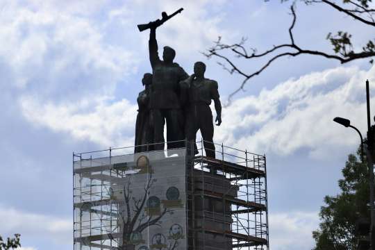 Областната администрация поиска незабавното премахване на Паметника на съветската армия