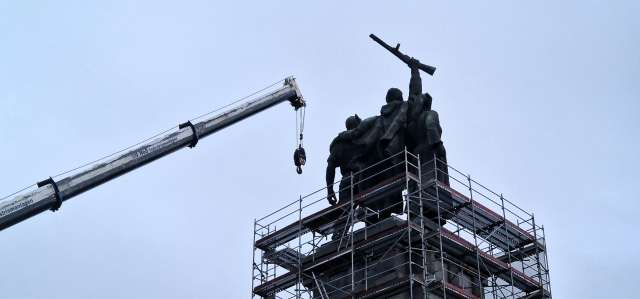 Започна подготовката за демонтажа на паметника на Съветската армия в София