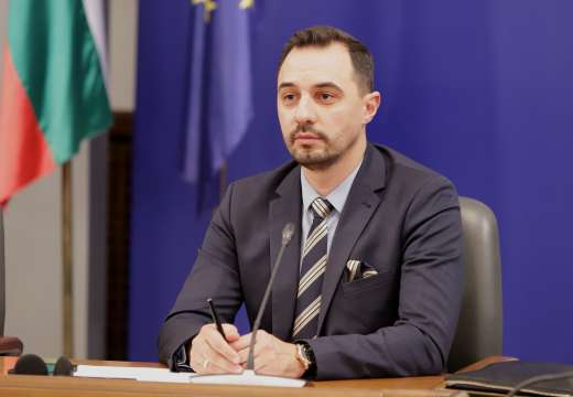 Министърът на икономиката и индустрията Богдан Богданов свали доверие и