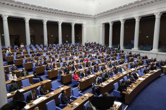 Депутатите продължават с второто гласуване на проекта за държавен бюджет
