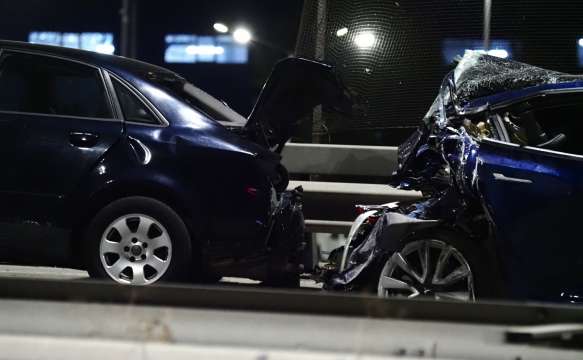 Шофьор пострада тежко в челна катастрофа между джип и кола