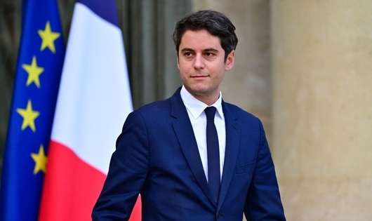 34 годишният Габриел Атал е назначен за министър председател на Франция съобщи телевизия