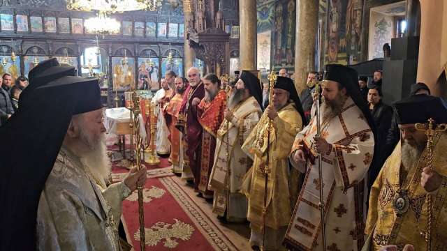 Стотици миряни дойдоха в църквата Свети Великомъченик Димитър в Сливен