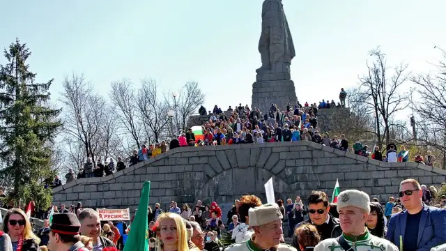 Протест в защита на паметника Альоша започва в Пловдив Бранителите