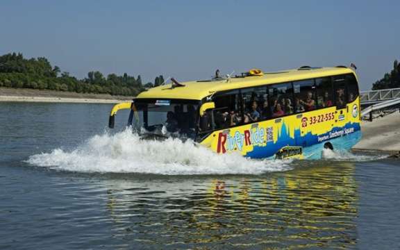 Автобус амфибия ще превозва пътници през река Дунав между Румъния и
