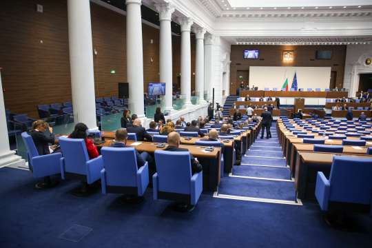 Започна редовното заседание на Народното събрание Народните представители решиха първа