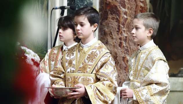 Десетки православни миряни се събраха в патриаршеската катедрала Св Александър