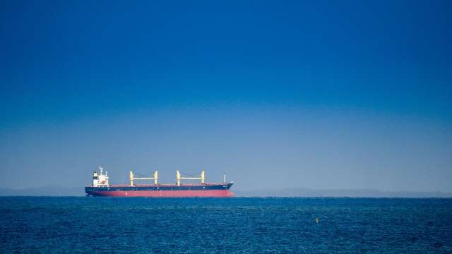 Иран задържа чуждестранен кораб транспортиращ два милиона литра контрабандно гориво