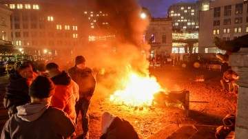 Блокади огньове и черен пушек фермерските протести в Брюксел