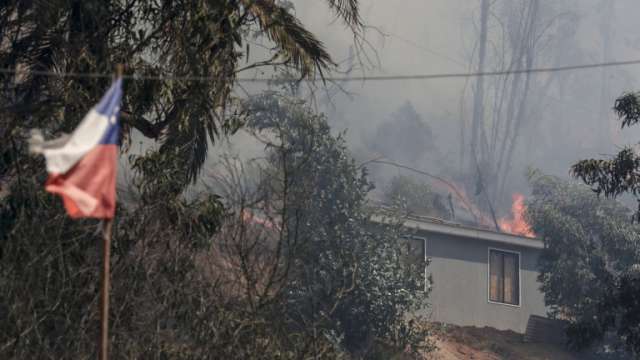 Броят на жертвите на опустошителните горски пожари в Чили надхвърли