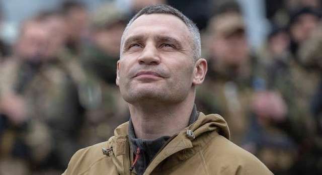 Кметът на украинската столица Виталий Кличко призова да се сложи