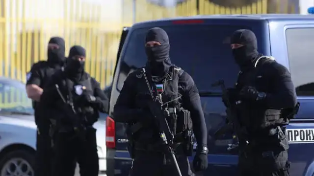 Петима души са задържани при специализирана полицейска операция в Благоевградско