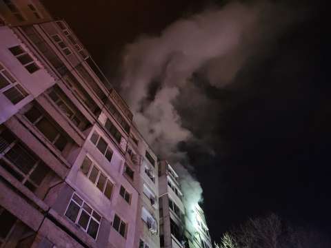 Над десет души бяха евакуирани снощи от жилищен блок в