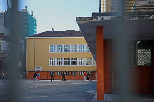 Възпитаниците на гимназия в Димитровград бяха евакуирани от сградата на
