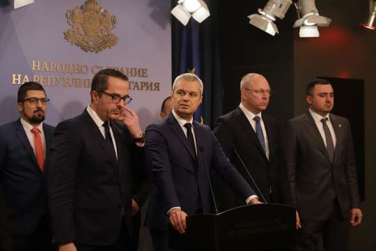 Трима депутати изключи Възраждане след вчерашния скандал в Столичния общински