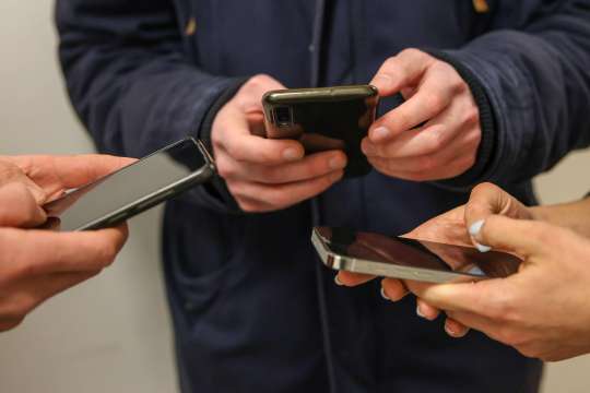 БСП подготвя колективен иск срещу мобилните оператори заради вдигането на