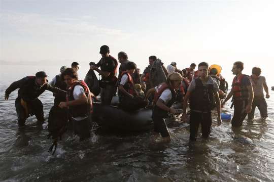 Граничният полицейски кораб Балчик спаси 44 бедстващи мигранти на скалистия остров Панагия