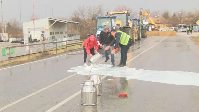Главен път Русе Велико Търново е блокиран от протестиращи