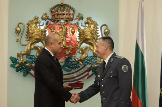 Президентът Румен Радев удостои българския военнослужещ Димитър Георгиев с висше