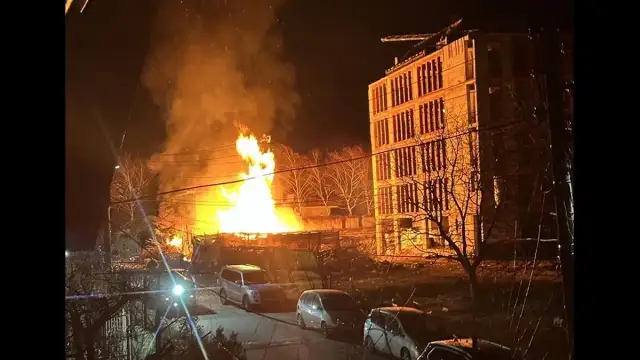 Огньове лумнаха тази нощ в Биоферма Голденбург в Белащица край