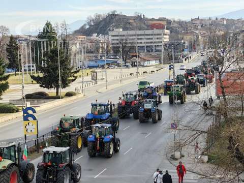 Продължават протестите на част от земеделците Днес се очаква мащабен протест