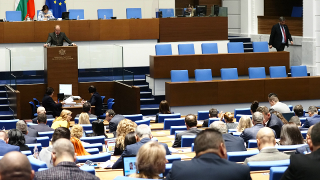 Депутатите ще изслушат министъра на икономиката Богдан Богданов директора на Агенция