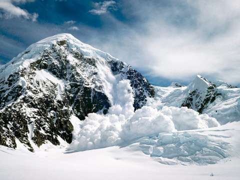 В планините има висока степен на опасност от лавини съобщиха