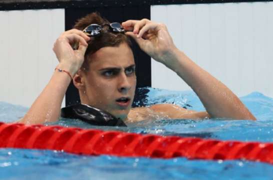 Двама български плувци намериха място в полуфиналите на своите дисциплини
