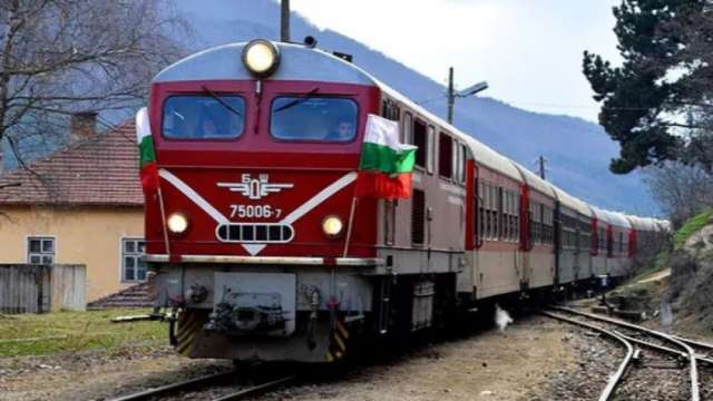 Специален празничен влак ще пътува от гара Септември до Якоруда