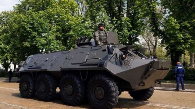 България бави доставката на 100 бронетранспортьора за украинската армия защото