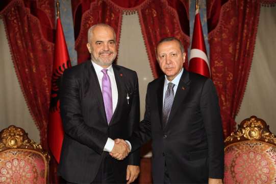 Министър председателят на Албания Еди Рама беше приет на официална церемония