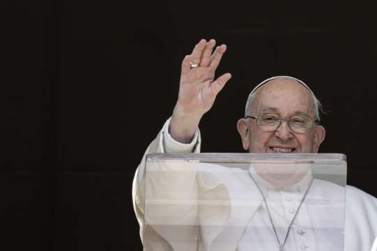 Папа Франциск отмени всичките си аудиенции за събота заради лек