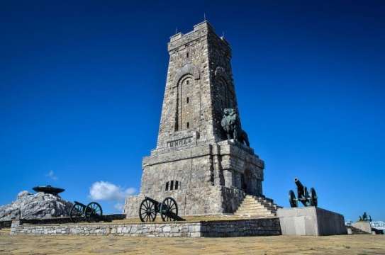 От днес Паметникът на свободата на връх Свети Никола ще