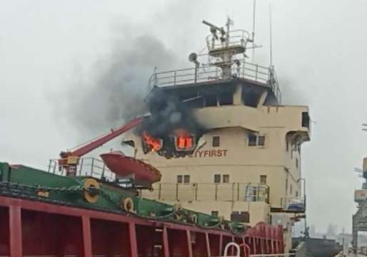 Товарен кораб плаващ под турски флаг е бил ударен на