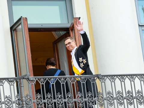 Александер Стуб встъпи днес в длъжността президент на Финландия предаде
