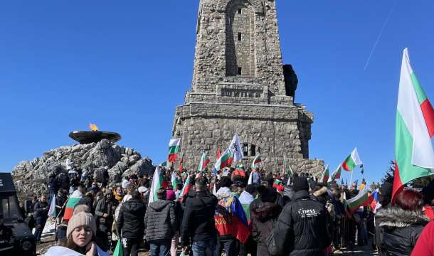 С тържествено честване край Паметника на свободата на връх Шипка