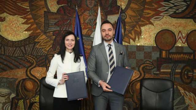 Вицепремиерът и министър на външните работи Мария Габриел и министърът