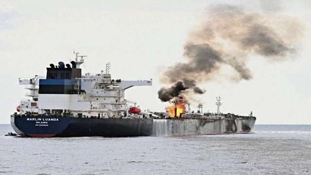 Хусите нанесоха ракетна атака срещу търговски кораб в Червено море