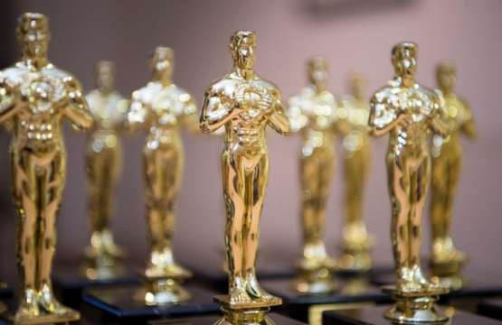 Холивуд обяви носителите на 96 ите награди Оскар Опенхаймер на Кристофър