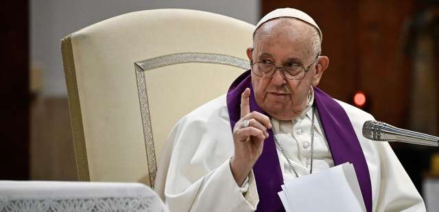 Папа Франциск се сблъска с критики от страна на украински